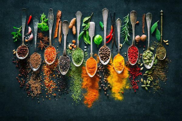 Aromate : quelles différences avec les épices ?
