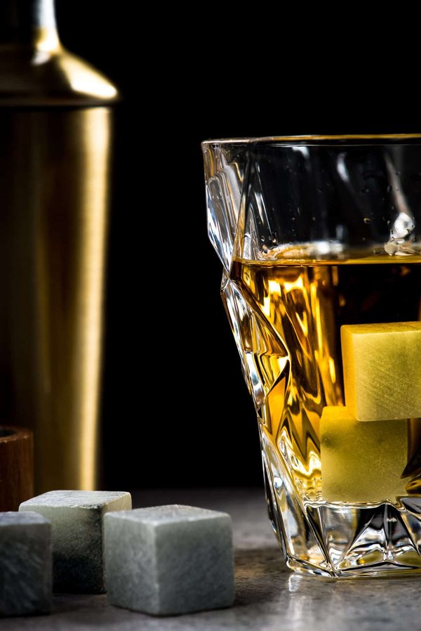 Pierres et verres à whisky : comment les choisir et les utiliser ?